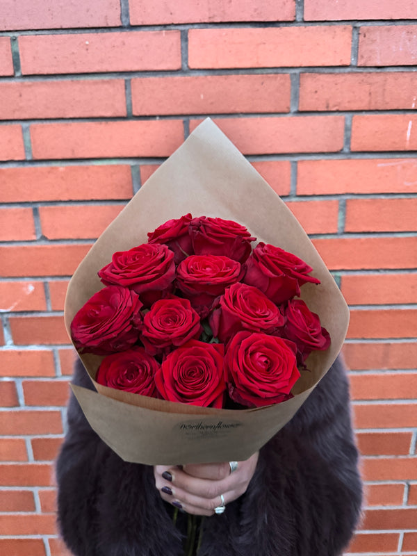 Red rose Solo (A wrap of premium, scented red roses)