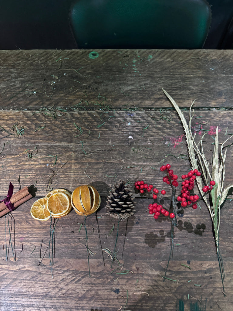 'Holidays Are Coming' DIY Wreath Kit