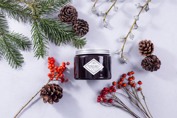 Naked Candle - Winter Apple and Cinnamon (Apple, cinnamon, vanilla and nutmeg.)